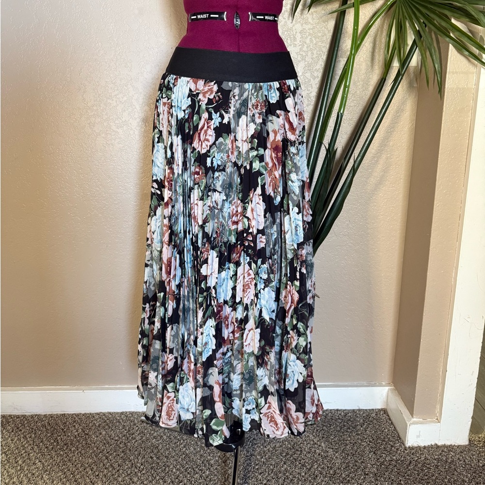 Vici Black Floral Maxi Skirt
